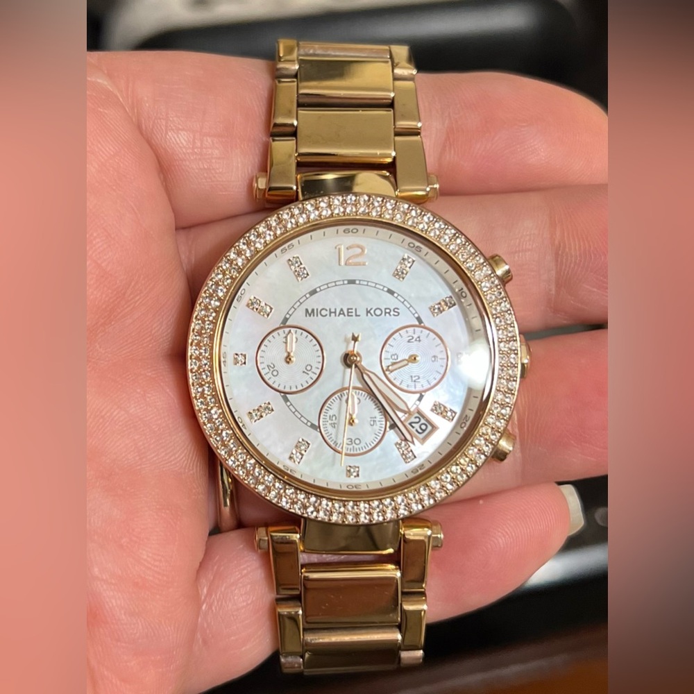 Michael Kors MK-5491 Gold Women's Watch Excellent with new battery